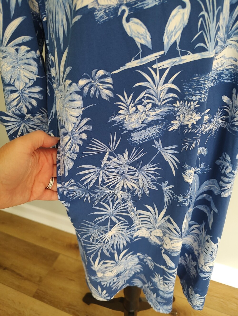 J.Mclaughlin Tropical Botanical  Catalina Cloth Midi Dress Coastal Blue White L - Picture 2 of 11